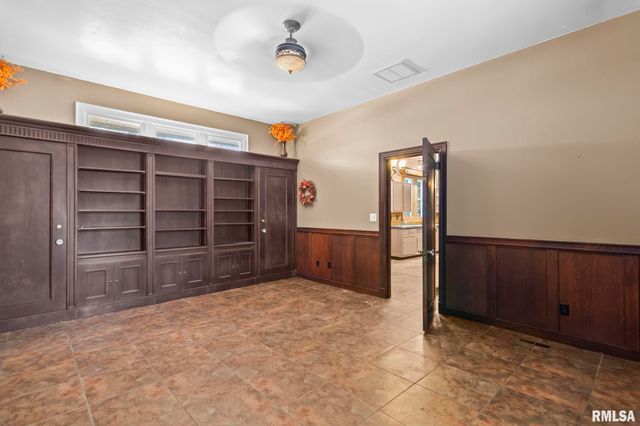 240 N WASHINGTON Street, Taylorville, IL 62568