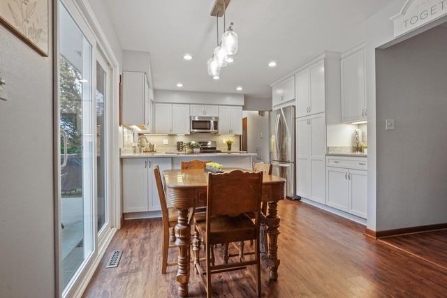 S56W23550 Maplewood TERRACE, Waukesha, WI 53189