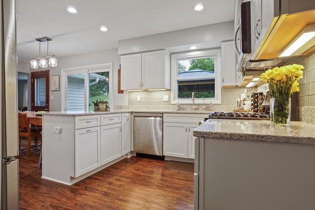 S56W23550 Maplewood TERRACE, Waukesha, WI 53189