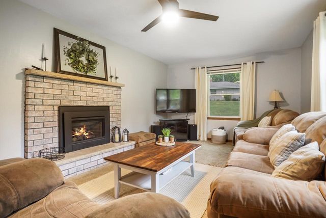 S56W23550 Maplewood TERRACE, Waukesha, WI 53189