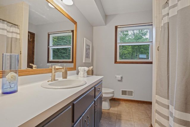 S56W23550 Maplewood TERRACE, Waukesha, WI 53189