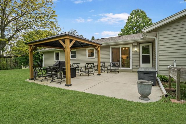 S56W23550 Maplewood TERRACE, Waukesha, WI 53189