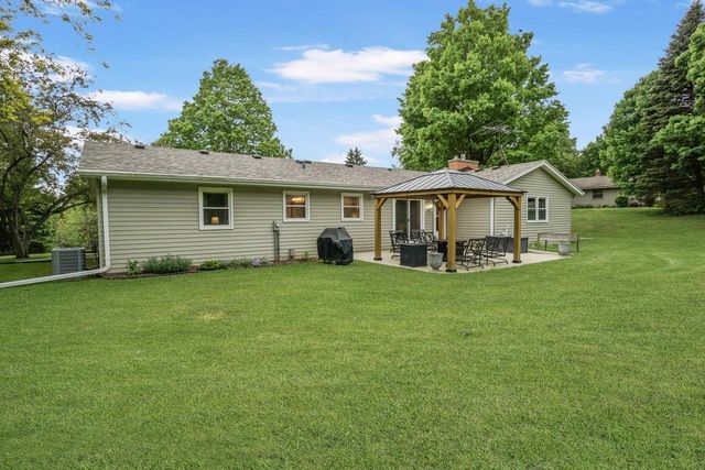 S56W23550 Maplewood TERRACE, Waukesha, WI 53189