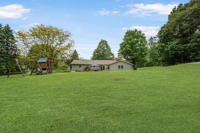 S56W23550 Maplewood TERRACE, Waukesha, WI 53189