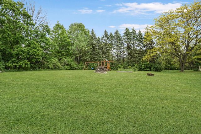 S56W23550 Maplewood TERRACE, Waukesha, WI 53189