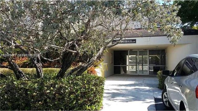 9006 SW 137th St 18, Miami, FL 33176