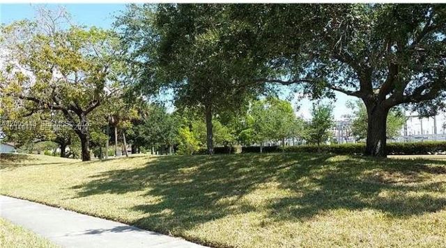 9006 SW 137th St 18, Miami, FL 33176