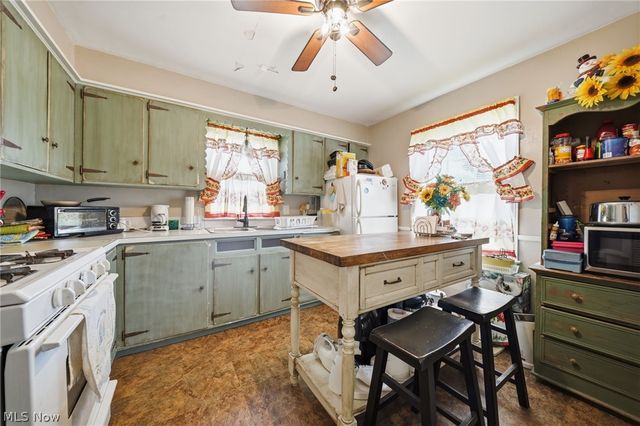 36 N Pearl Street, Columbiana, OH 44408