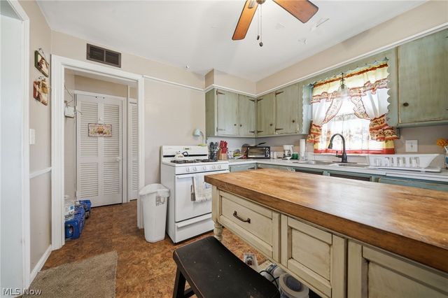 36 N Pearl Street, Columbiana, OH 44408