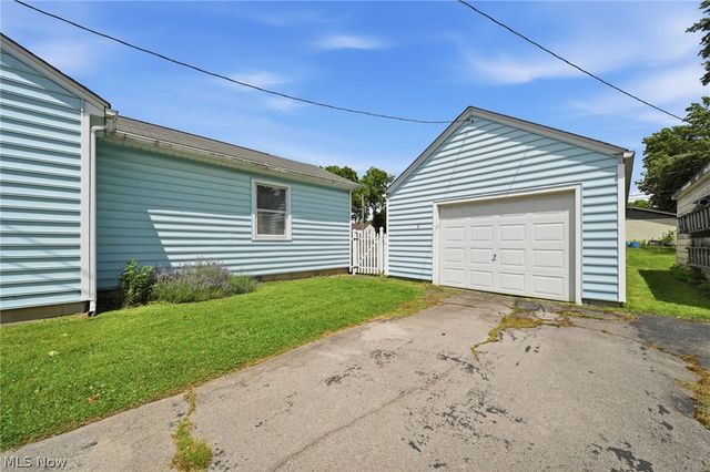 36 N Pearl Street, Columbiana, OH 44408