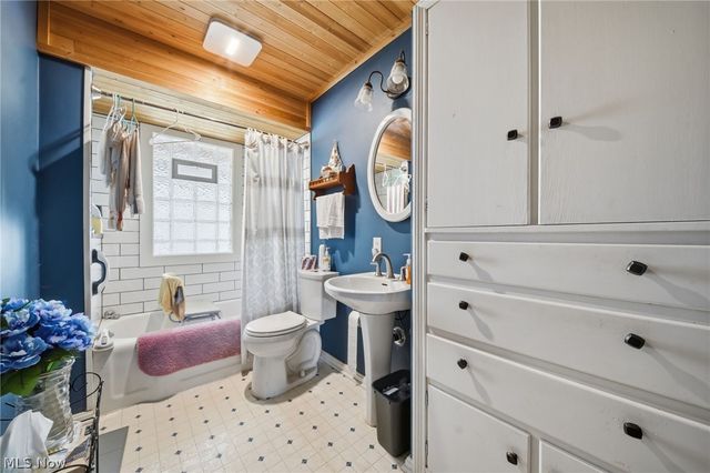 36 N Pearl Street, Columbiana, OH 44408