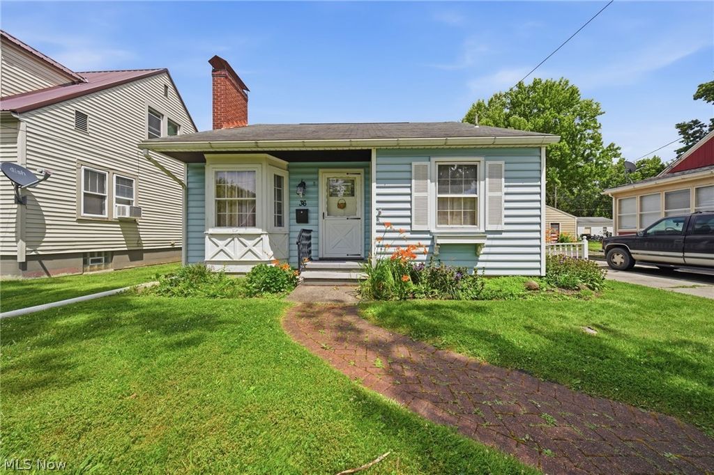 36 N Pearl Street, Columbiana, OH 44408