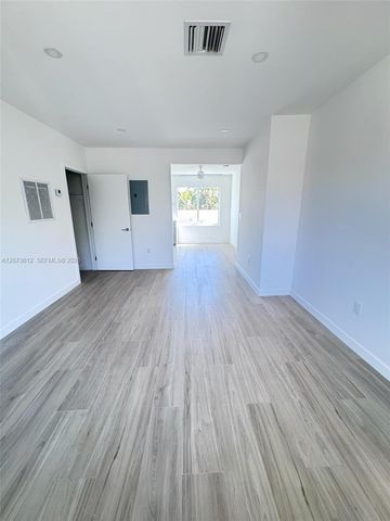 2855 Royal Palm Avenue 4, Miami Beach, FL 33140