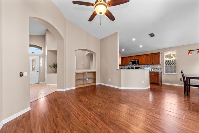 216 Trolleybell Ct, Roseville, CA 95747