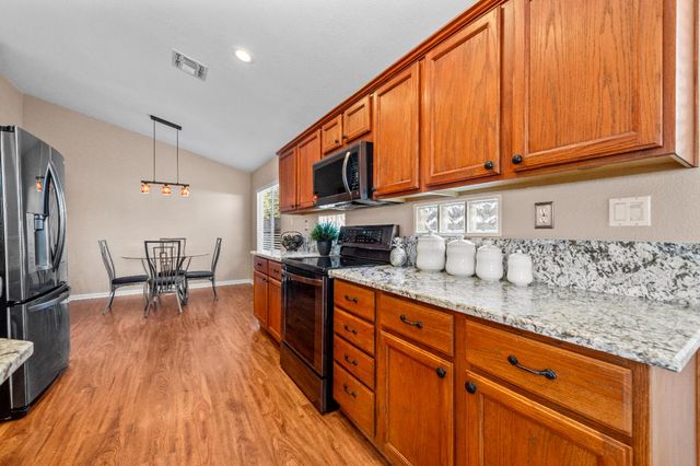 216 Trolleybell Ct, Roseville, CA 95747