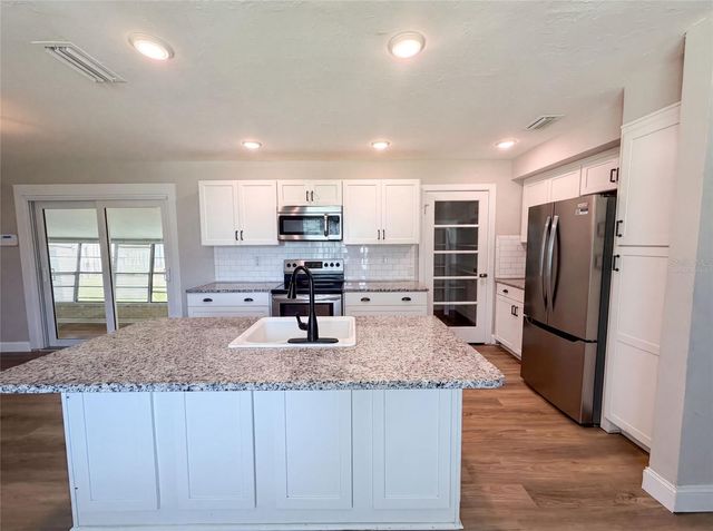 1521 W RIVER SHORE WAY, Tampa, FL 33603
