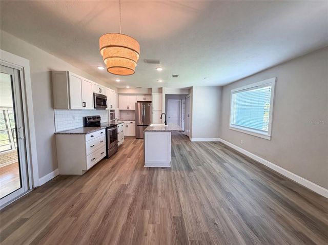1521 W RIVER SHORE WAY, Tampa, FL 33603