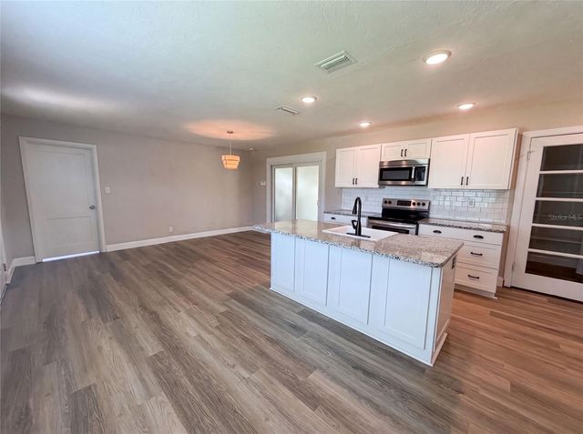 1521 W RIVER SHORE WAY, Tampa, FL 33603