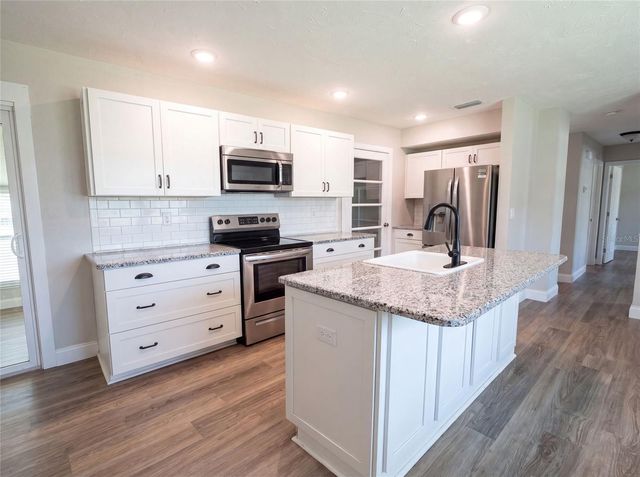 1521 W RIVER SHORE WAY, Tampa, FL 33603