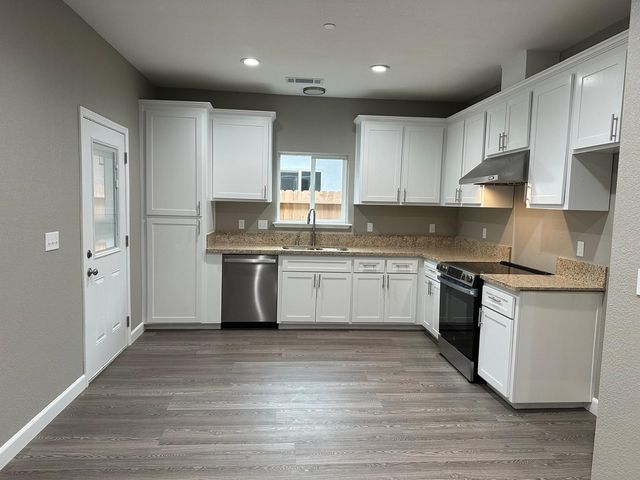 903 E Ash Street, Farmersville, CA 93223