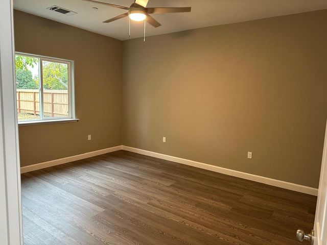 903 E Ash Street, Farmersville, CA 93223