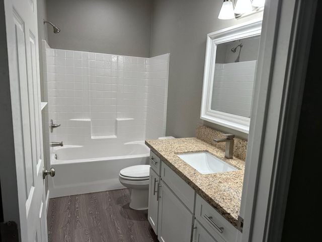 903 E Ash Street, Farmersville, CA 93223