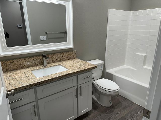 903 E Ash Street, Farmersville, CA 93223