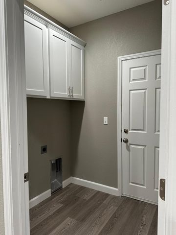 903 E Ash Street, Farmersville, CA 93223