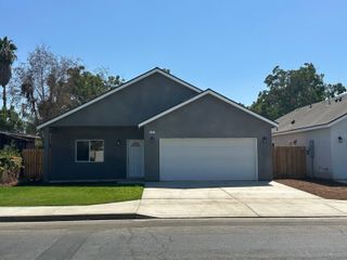 903 E Ash Street, Farmersville, CA 93223
