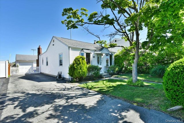11 Glenda Drive, West Babylon, NY 11704