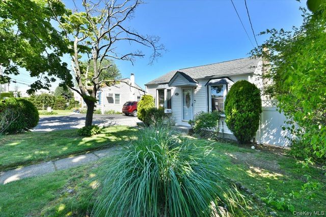11 Glenda Drive, West Babylon, NY 11704