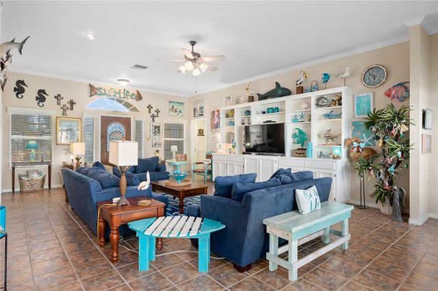 124 Sea View Dr, Aransas Pass, TX 78336