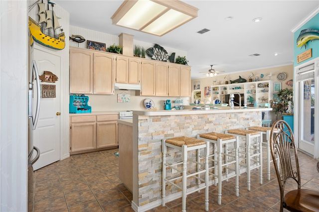 124 Sea View Dr, Aransas Pass, TX 78336