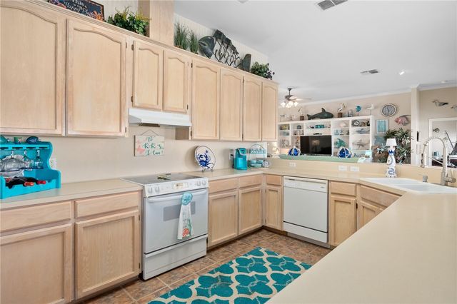 124 Sea View Dr, Aransas Pass, TX 78336