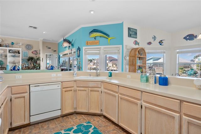 124 Sea View Dr, Aransas Pass, TX 78336