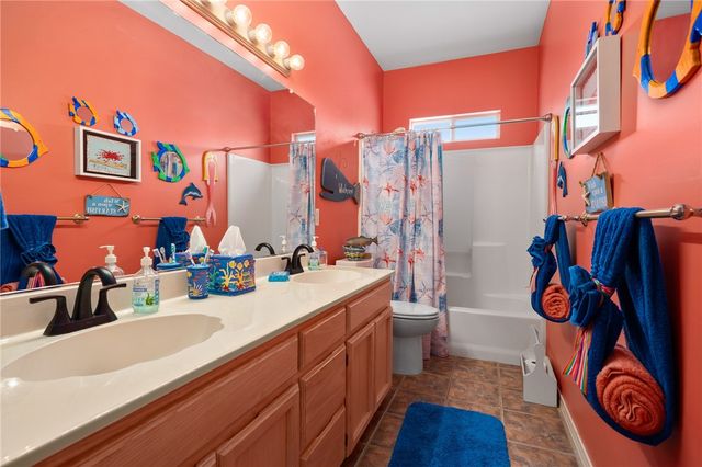 124 Sea View Dr, Aransas Pass, TX 78336