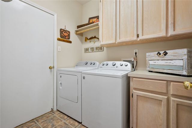 124 Sea View Dr, Aransas Pass, TX 78336