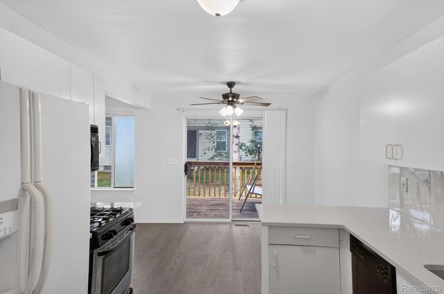 6384 Hunter Pointe Street, Westland, MI 48185