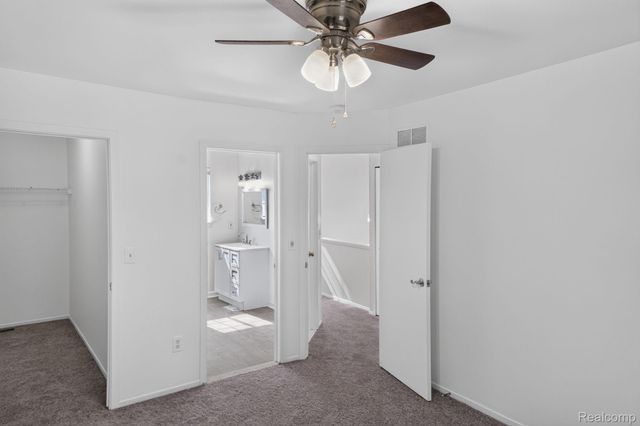 6384 Hunter Pointe Street, Westland, MI 48185