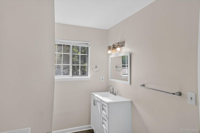 6384 Hunter Pointe Street, Westland, MI 48185