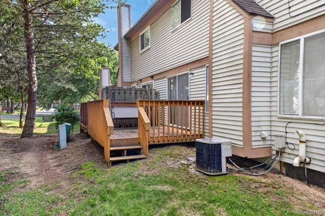 6384 Hunter Pointe Street, Westland, MI 48185