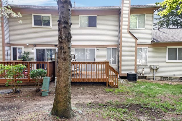 6384 Hunter Pointe Street, Westland, MI 48185