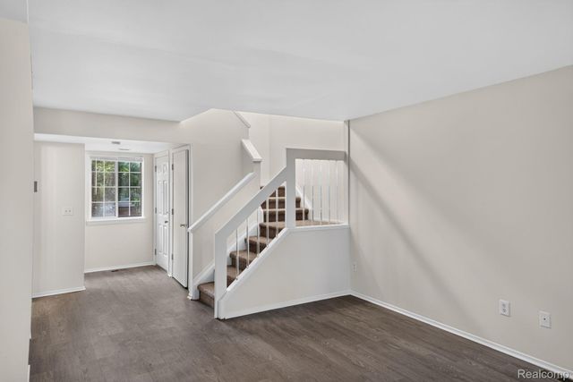 6384 Hunter Pointe Street, Westland, MI 48185