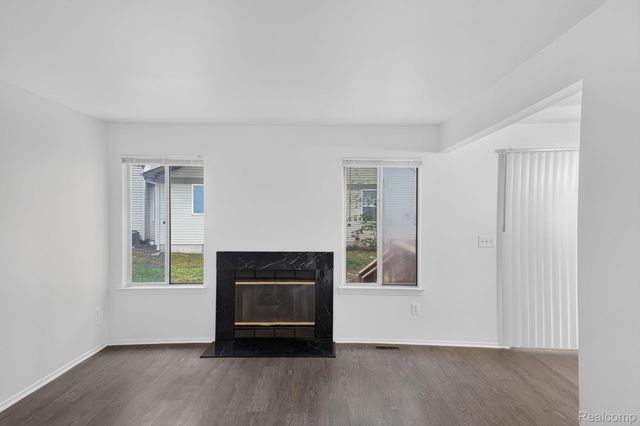 6384 Hunter Pointe Street, Westland, MI 48185