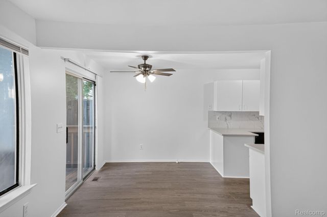 6384 Hunter Pointe Street, Westland, MI 48185