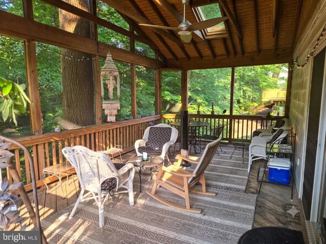 10104 SCOUT DR, Fairfax, VA 22030