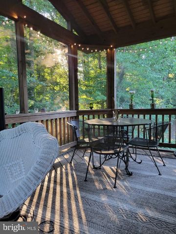 10104 SCOUT DR, Fairfax, VA 22030