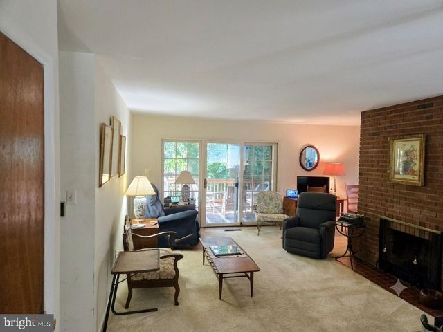 10104 SCOUT DR, Fairfax, VA 22030