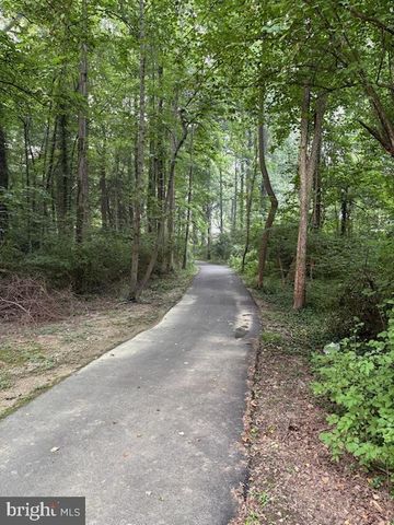 10104 SCOUT DR, Fairfax, VA 22030