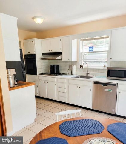10104 SCOUT DR, Fairfax, VA 22030